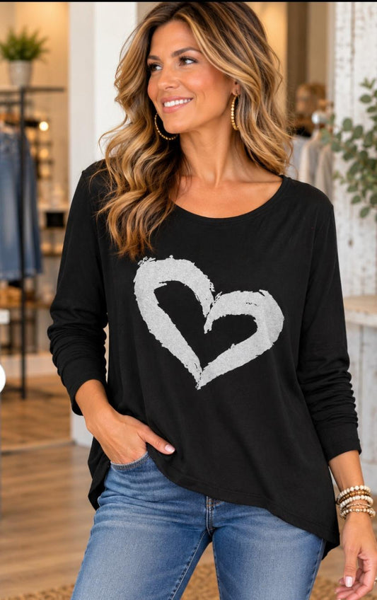 Black heart tee