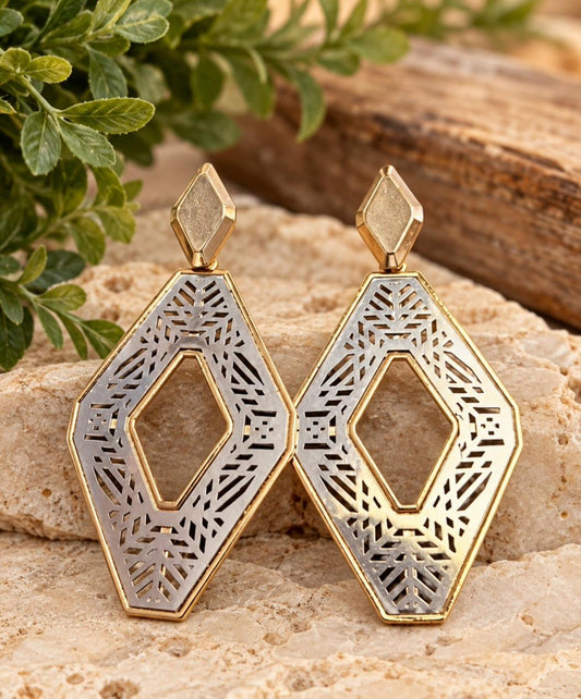 Gold and silver earrring