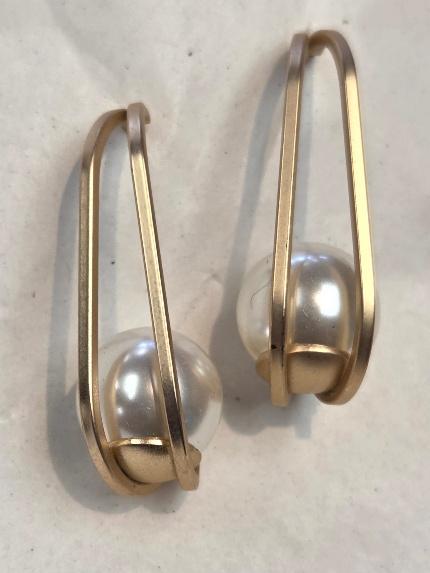 Pearl hoop earring