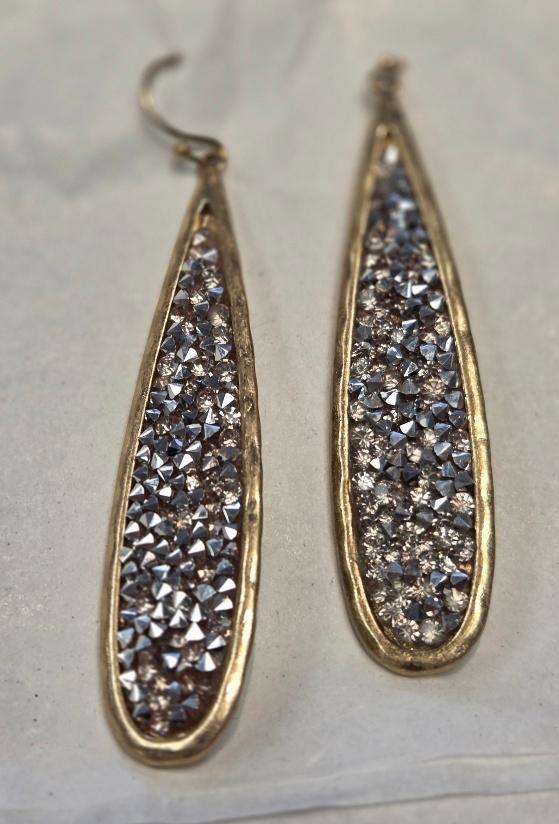 Teardrop earring