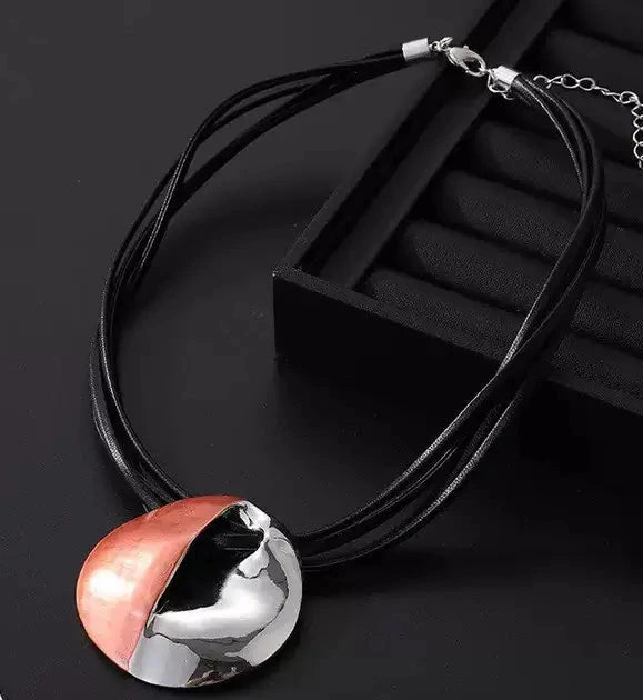 Round pendant necklace