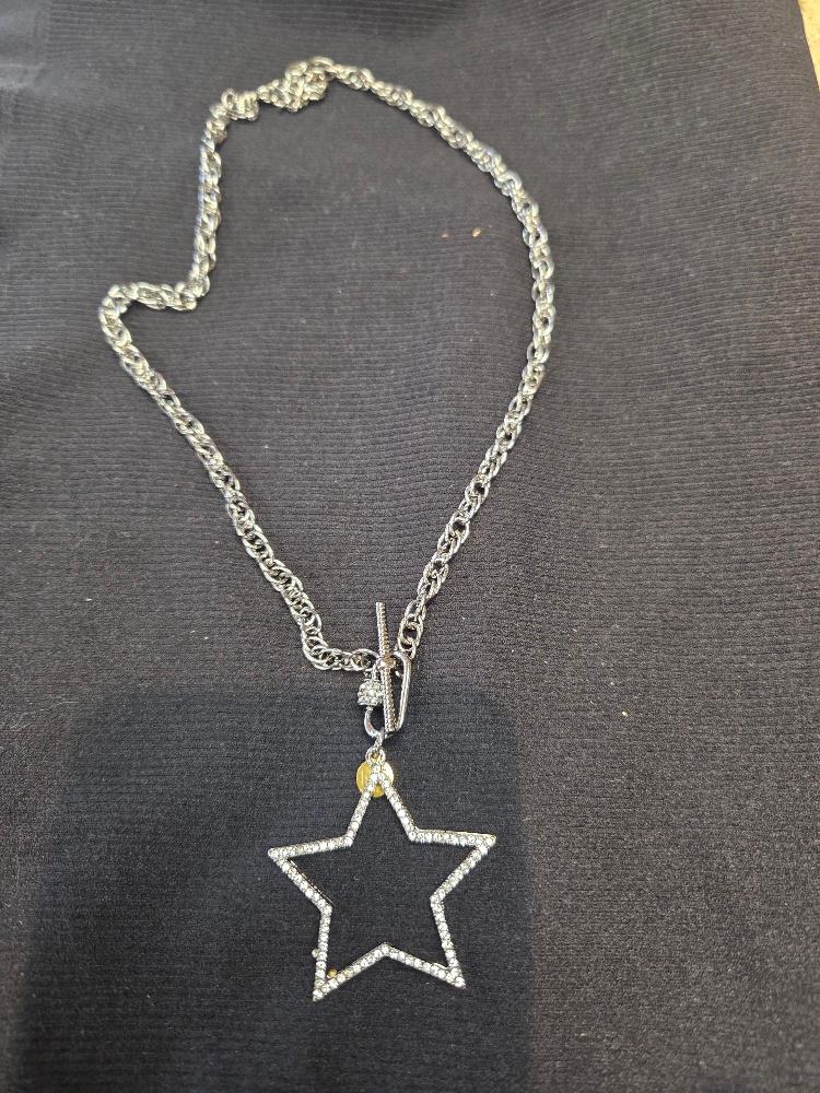 Open star necklace