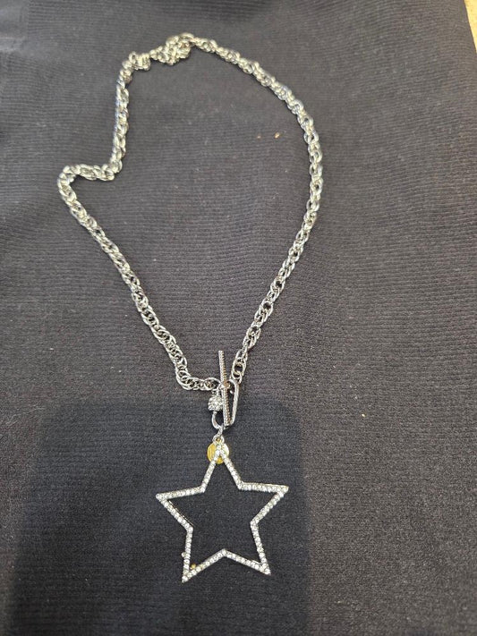 Open star necklace