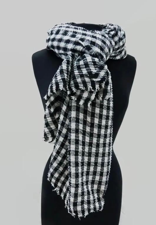 Crinkle plaid scarf