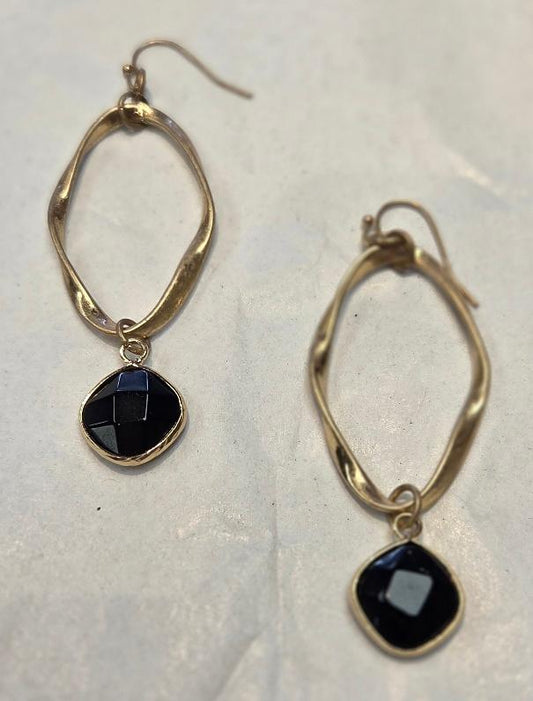 Gold earring with black stone