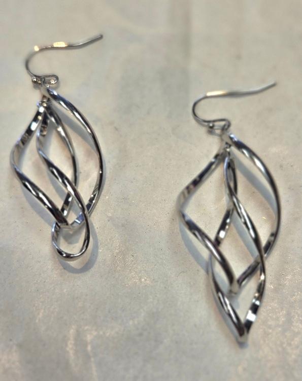 Silver swirl earring