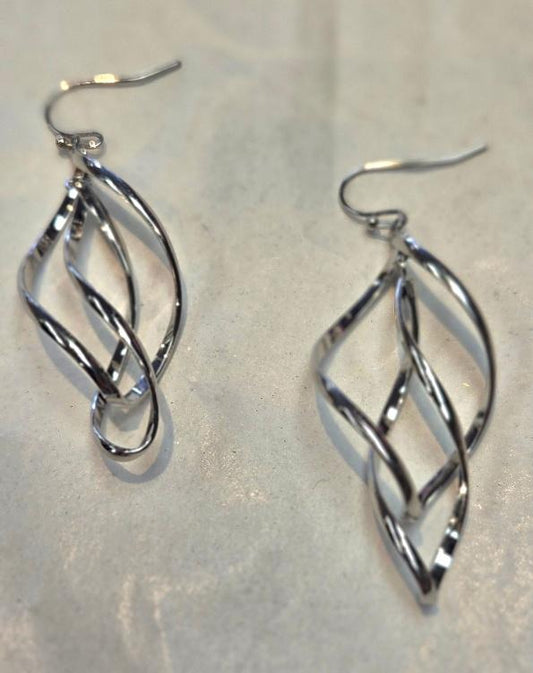 Silver swirl earring