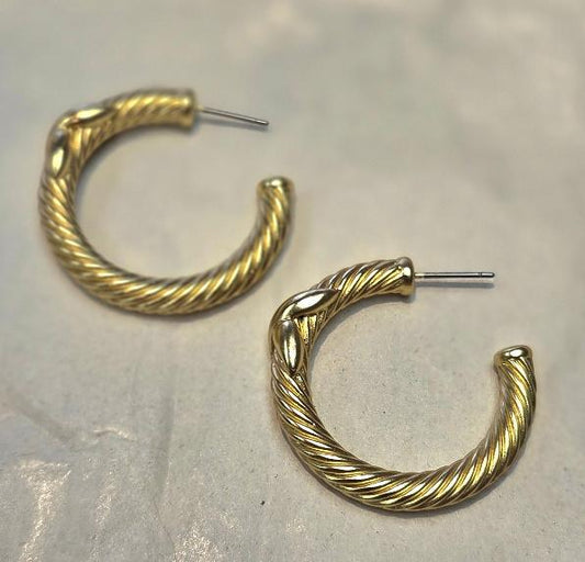 Gold ribbed hoop